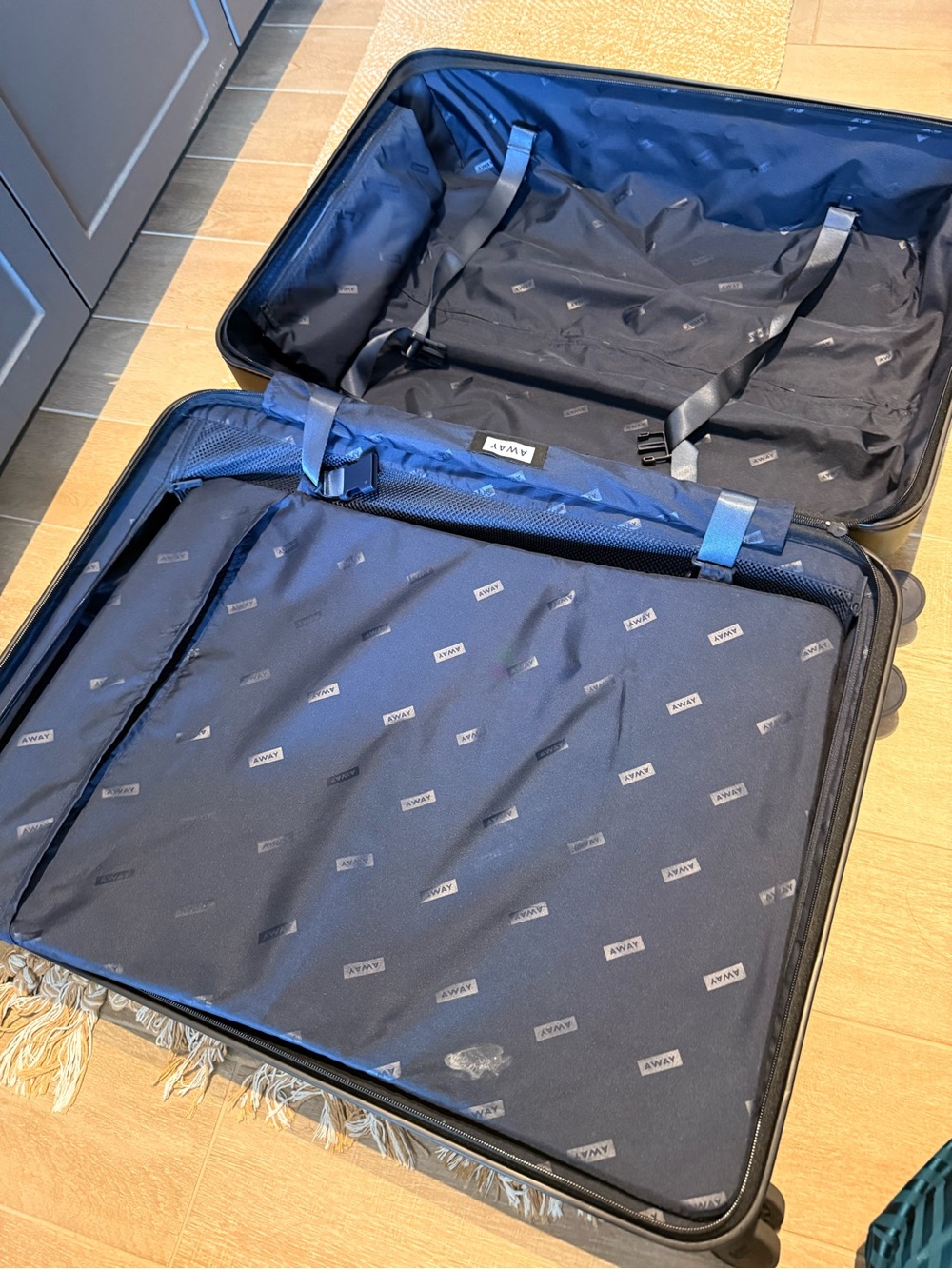 AWAY Luggage in Olive Green Hardshell - The Large - Picture 10 of 12